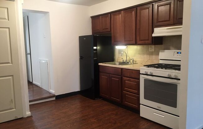 1 bed, 1 bath, 925 sqft, $1,100, Unit 1st Floor