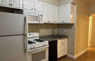 2 beds, 1 bath, 830 sqft, $2,495, Unit 3