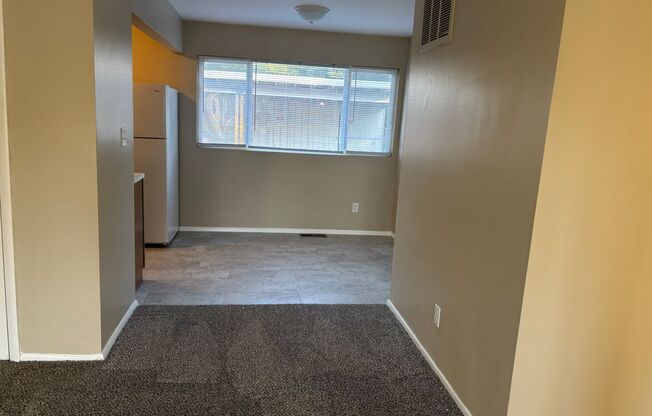 2 beds, 1 bath, 700 sqft, $800, Unit 2206 B