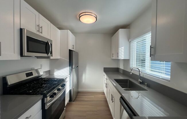 2 beds, 1 bath, 925 sqft, $2,695, Unit 11