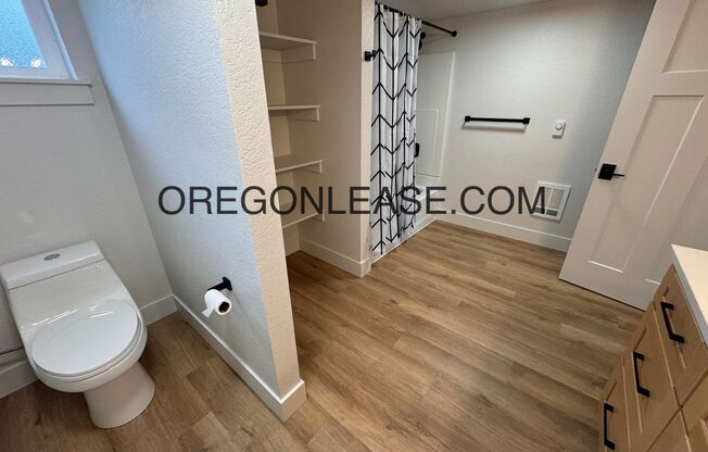 2 beds, 1 bath, 1,053 sqft, $2,195, Unit 2550 1/2 Edision