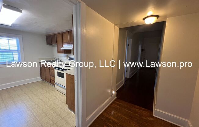 1 bed, 1 bath, 700 sqft, $825, Unit Walnut 422 - 4