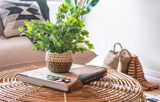 1 bed, 1 bath, 734 sqft, $1,276, Unit 410