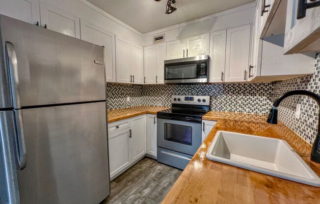 UPDATED 2 Bedroom 2 Bath Woodcrest Condo in Winter Park!