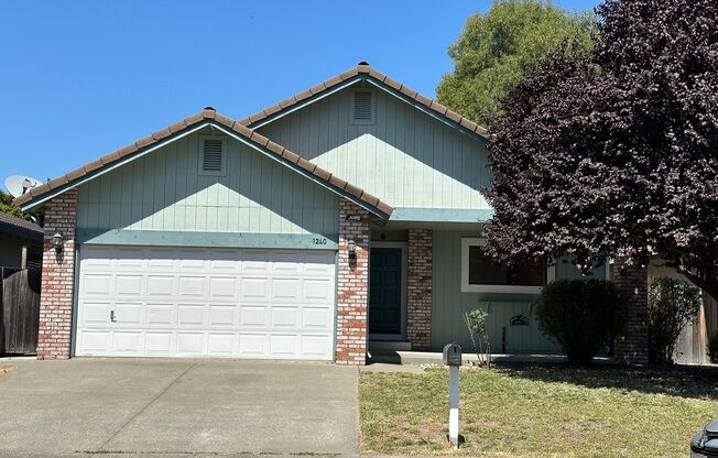 Beautiful 3-Bedroom Home with Serene Backyard in Rohnert Park