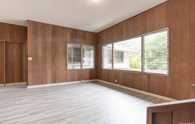 Recently Renovated 2BR/1BA/1 covered PKG in Kalihi Valley!