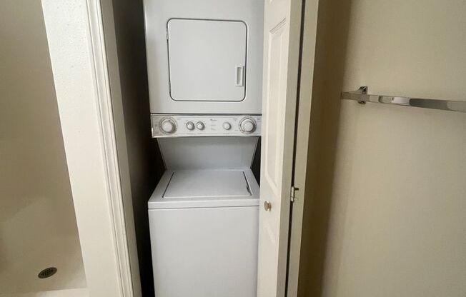 2 beds, 2 baths, 1,080 sqft, $1,189, Unit 42