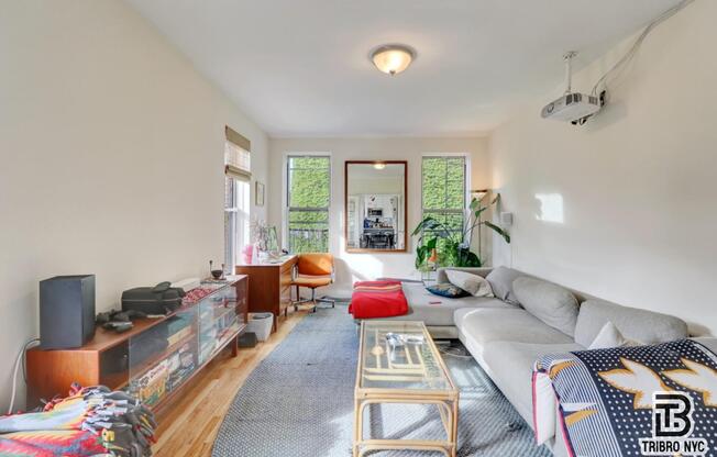 955 SENECA AVE