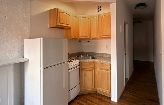 1 bed, 1 bath, $2,735, Unit 4FE