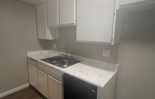 2 beds, 1 bath, 780 sqft, $1,750, Unit 232