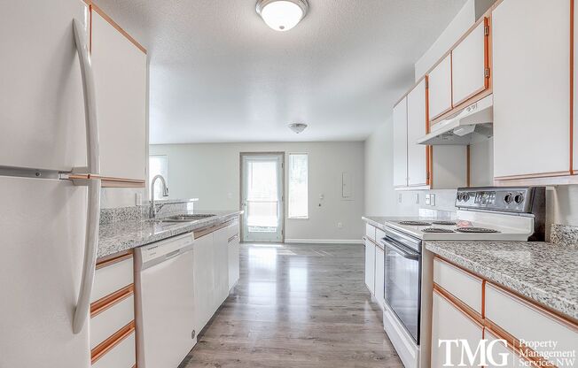 2 beds, 1 bath, 960 sqft, $1,475, Unit 220
