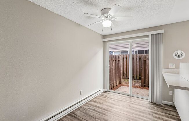 2 beds, 1 bath, 800 sqft, $1,295, Unit 431-01-17