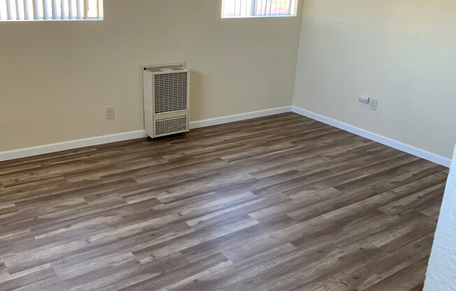OCEAN BEACH STUDIO APARTMENT 1.5 BLOCKS TO THE BEACH! ONLY$1,695/mo