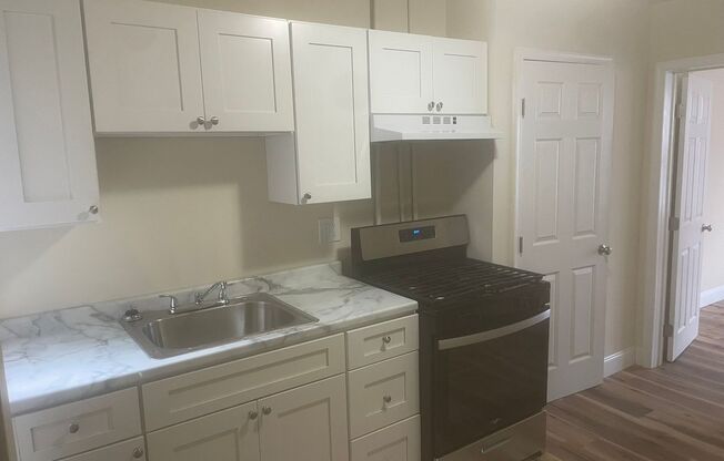 1 bed, 1 bath, $995, Unit 2