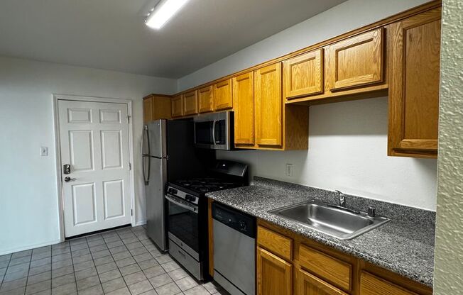 2 beds, 1 bath, 500 sqft, $2,095, Unit 1125-1