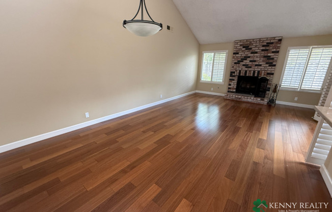 Modern Foster City 3 Bedroom Townhome with Private Yard & Complex Amenities