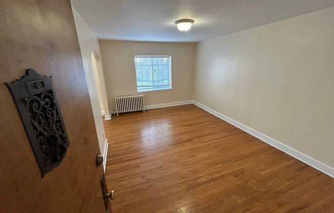 1 bed, 1 bath, 600 sqft, $1,300, Unit 4