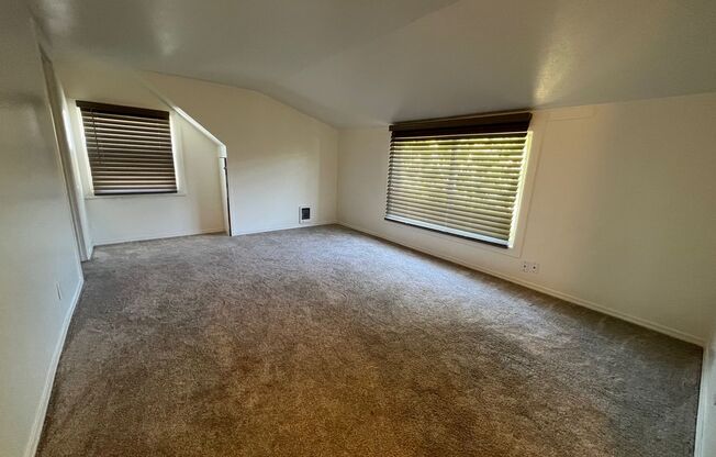 12935 SW Beaverdam Road ~ Super Convenient Location!