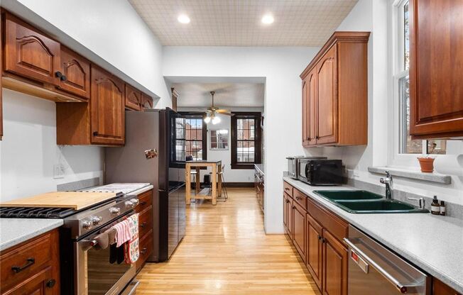 Lease this 2.5 story home in Historic Soulard