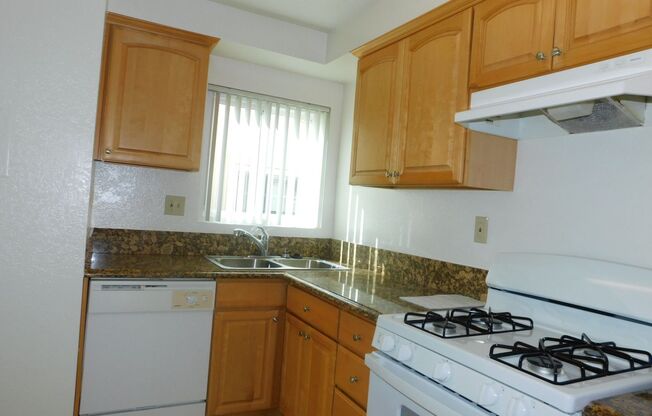 2 beds, 1 bath, $2,100, Unit 8051