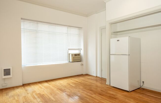 Studio, 1 bath, $1,200, Unit 402