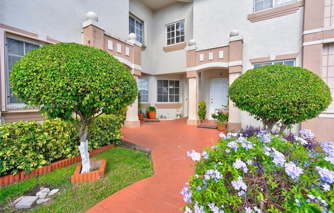8370 NW 10 ST