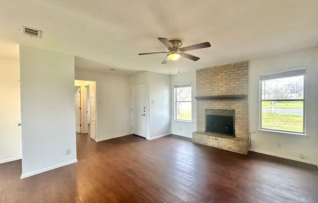 Beautiful & Spacious 3-Bedroom 2-Bathroom Home for Rent!