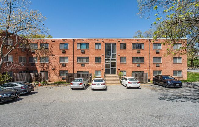 1 bed, 1 bath, 615 sqft, $1,645, Unit 200