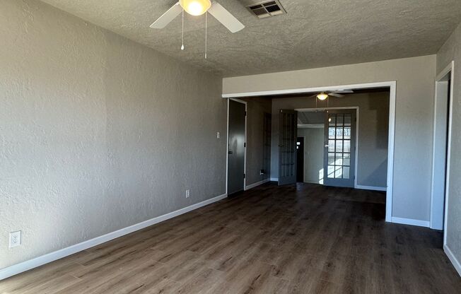 3 beds, 1 bath, $1,100