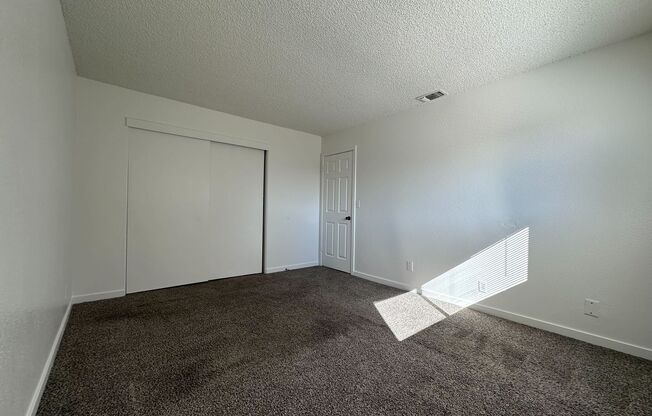 2 beds, 1 bath, $2,400