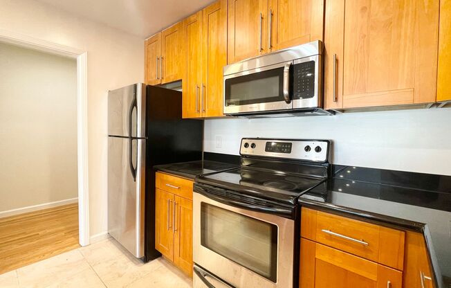 1 bed, 1 bath, $3,595