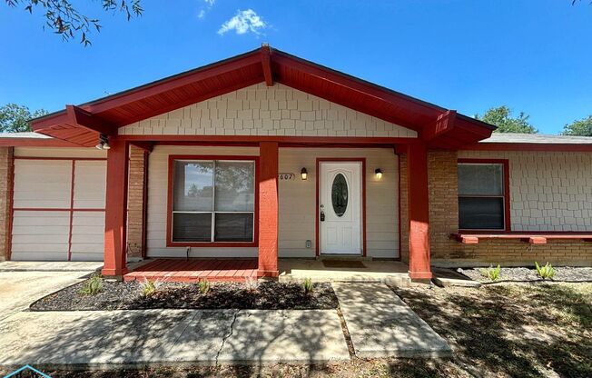 Perfectly located 3bed/2bath single story near Hwy 151/Potranco area, close to Lakeland AFB.