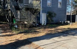 Adorable 2 Bedroom 1 Bath Apartment.Located in the Cotswold Area