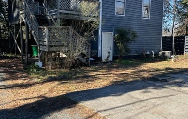 Adorable 2 Bedroom 1 Bath Apartment.Located in the Cotswold Area