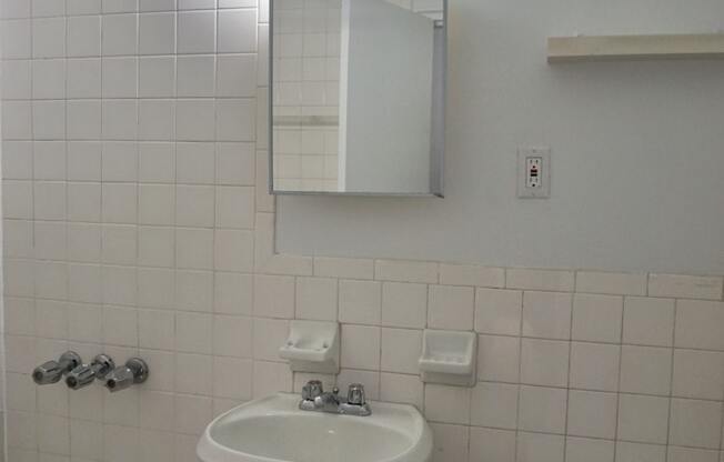 Studio, 1 bath, $1,600, Unit 2B