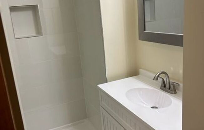 1 bed, 1 bath, 525 sqft, $1,100, Unit 7