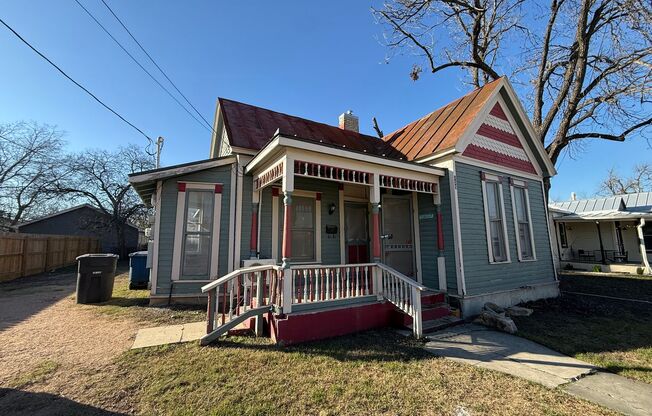 2 Week Free Move-In Special! Charming Renovated 1BR Near The Pearl & River Walk