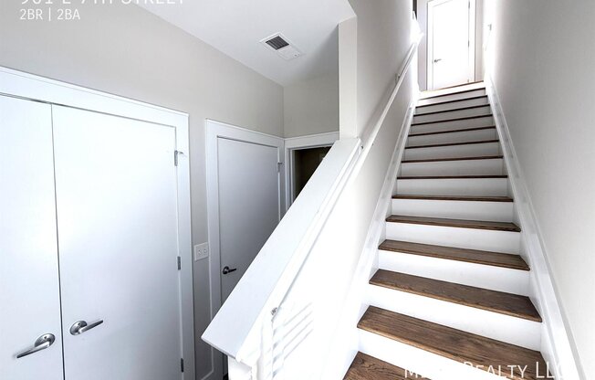 961 E 7 ST