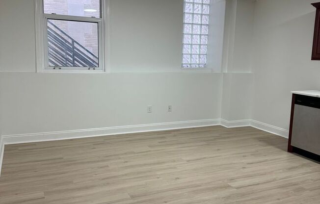 1 bed, 1 bath, 600 sqft, $1,300, Unit 203