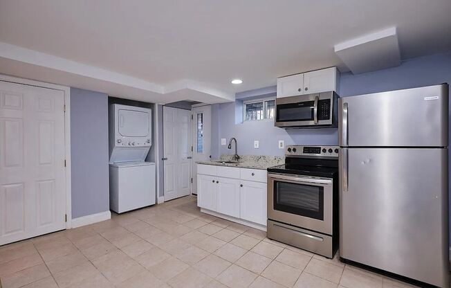 144 Webster St NE
