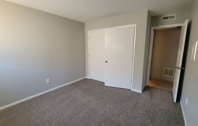 2 beds, 1.5 baths, 927 sqft, $825, Unit 903