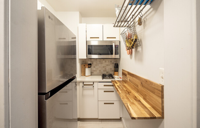 210 E 63 ST