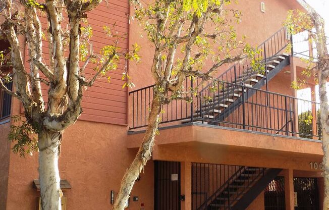 1769 DALY-GRAND APARTMENTS