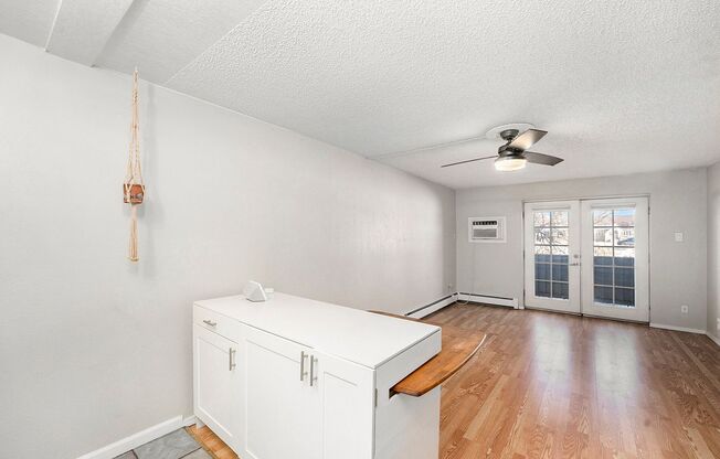Beautifully Updated Condo In North Denver