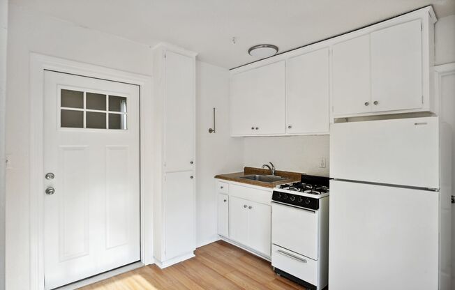 2704 Garfield Ave South