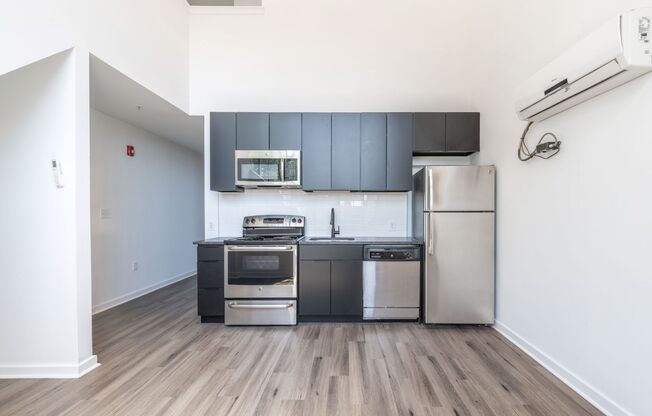 2 beds, 2 baths, 824 sqft, $1,745, Unit 19