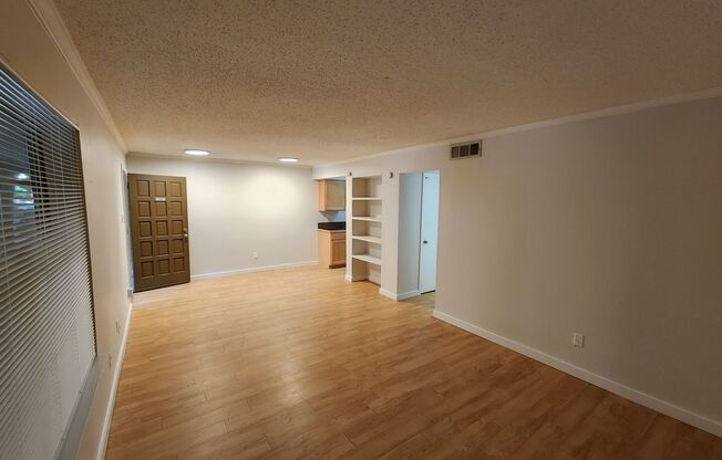 2 beds, 1 bath, 900 sqft, $1,299, Unit ELP2202-135