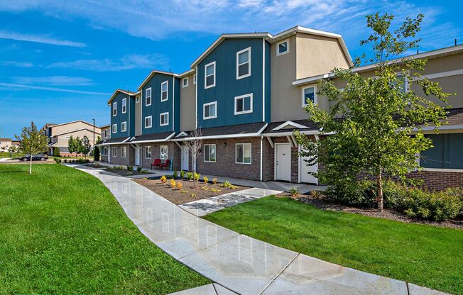 Beautiful 3-Story Townhome: Includes Attached Garage!