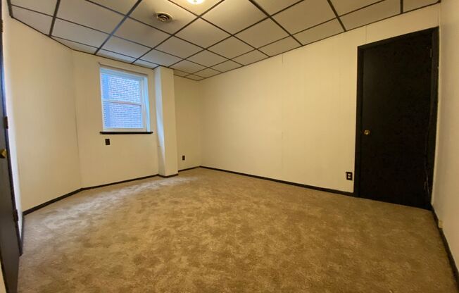 3 beds, 1 bath, $1,750, Unit 4