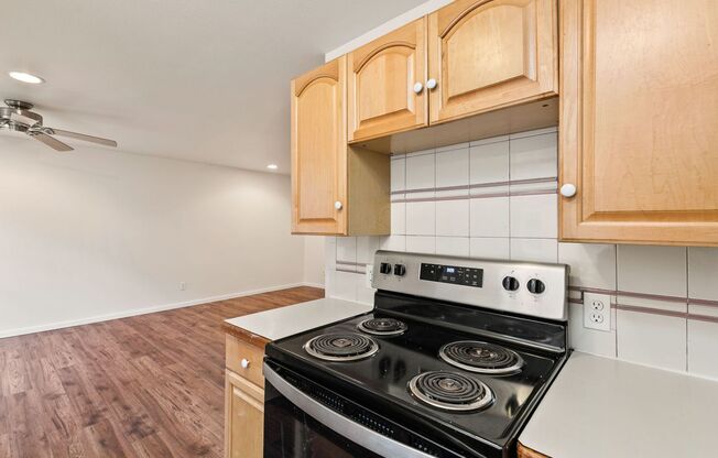 Studio, 1 bath, 400 sqft, $1,195, Unit B07